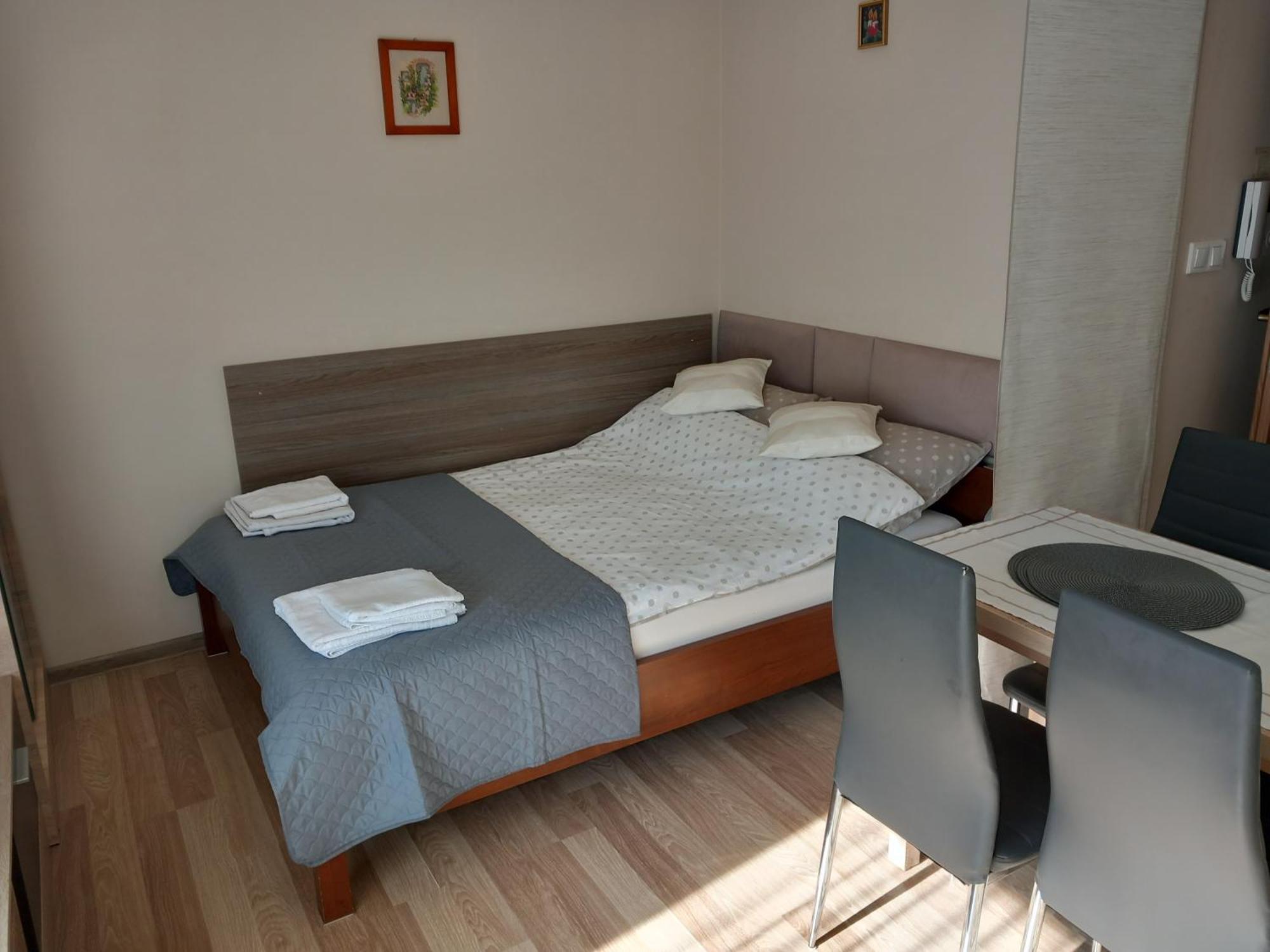 Apartament Jelenia Gora - Cieplice エクステリア 写真