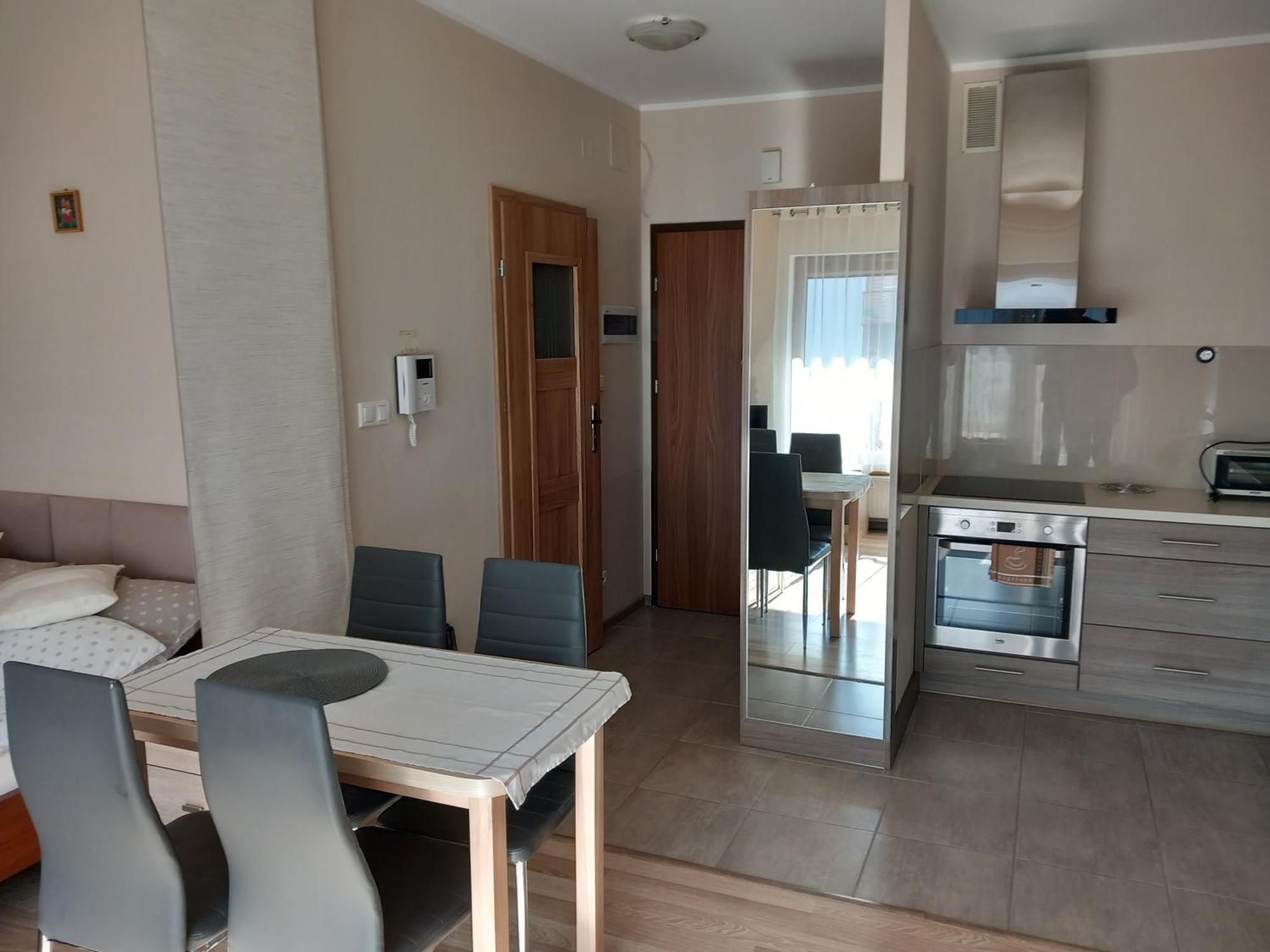 Apartament Jelenia Gora - Cieplice エクステリア 写真