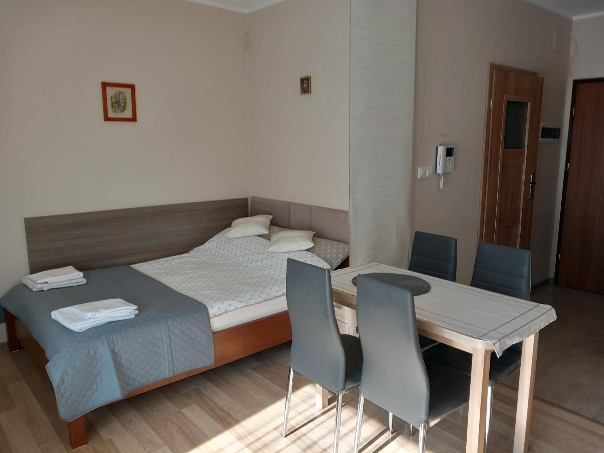 Apartament Jelenia Gora - Cieplice エクステリア 写真